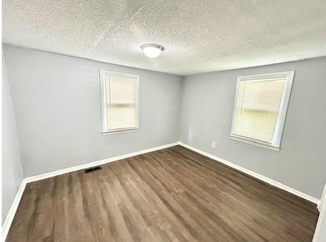 810 S Woodbury Street, Independence, MO 64050