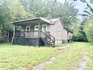 810 S Woodbury Street, Independence, MO 64050