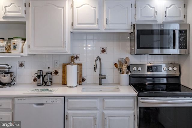 213 OXFORD HILL LN, Havertown, PA 19083