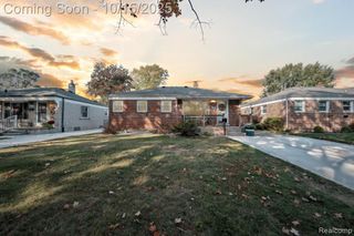 9931 E Clements Circle, Livonia, MI 48150