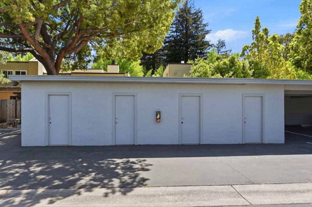 Image 31 of property listing at 2047 Montecito Avenue 2, Mountain View, CA 94043