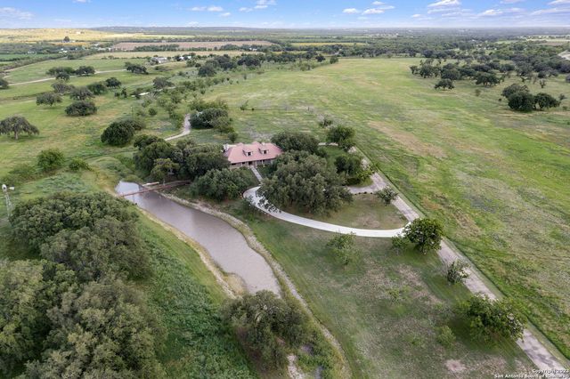 202 County Road 450, Hondo, TX 78861