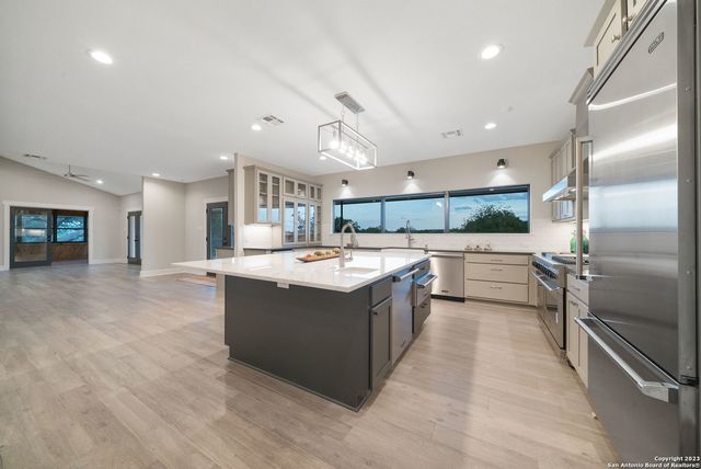 202 County Road 450, Hondo, TX 78861