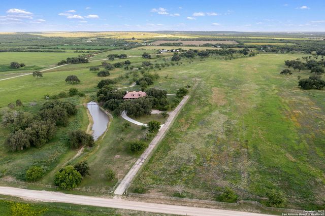 202 County Road 450, Hondo, TX 78861