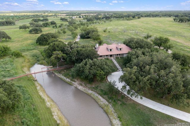 202 County Road 450, Hondo, TX 78861