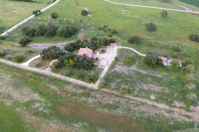 202 County Road 450, Hondo, TX 78861