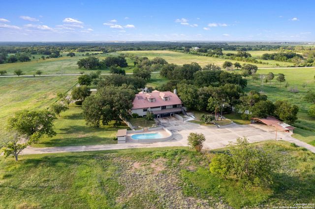 202 County Road 450, Hondo, TX 78861
