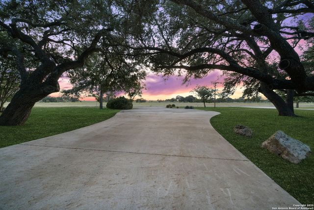 202 County Road 450, Hondo, TX 78861
