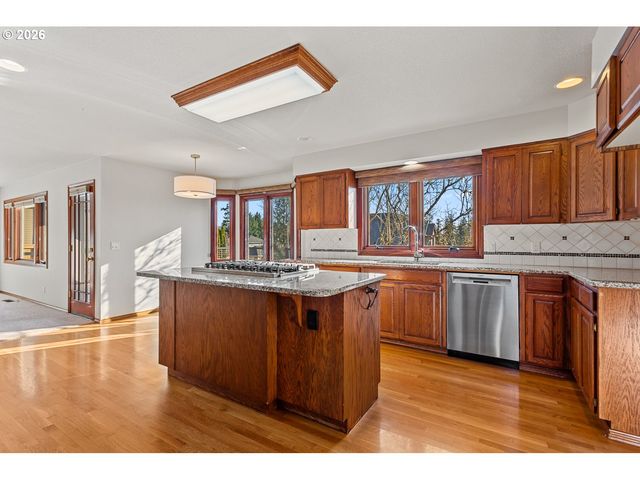 1424 Nw Josephine Ter, Portland, OR 97229