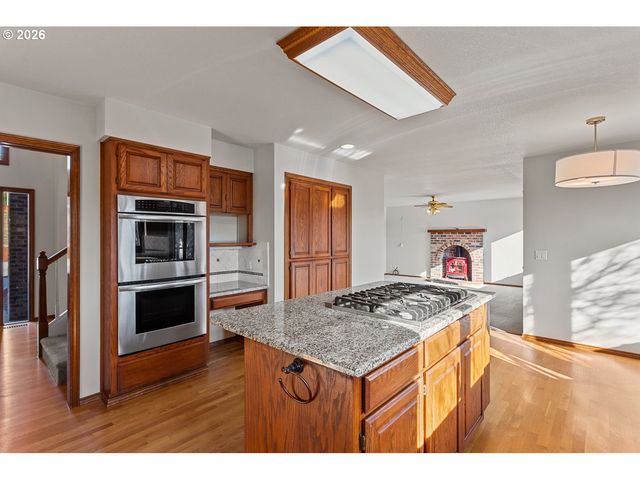 1424 Nw Josephine Ter, Portland, OR 97229