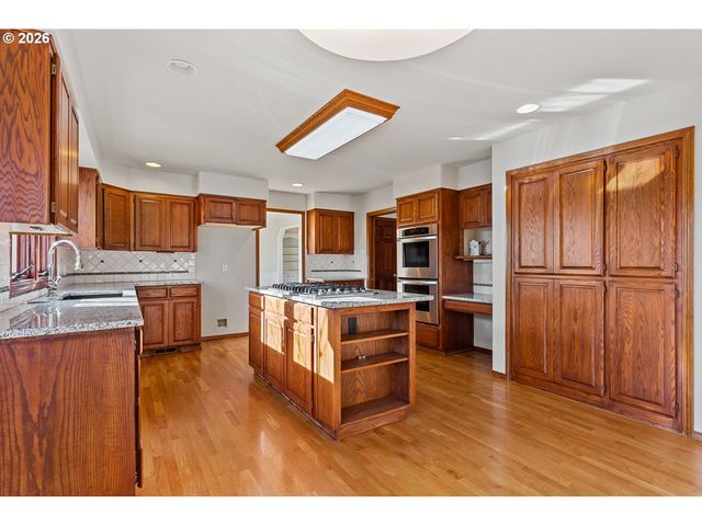 1424 Nw Josephine Ter, Portland, OR 97229