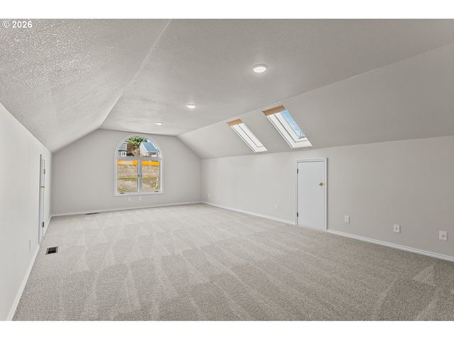 1424 Nw Josephine Ter, Portland, OR 97229