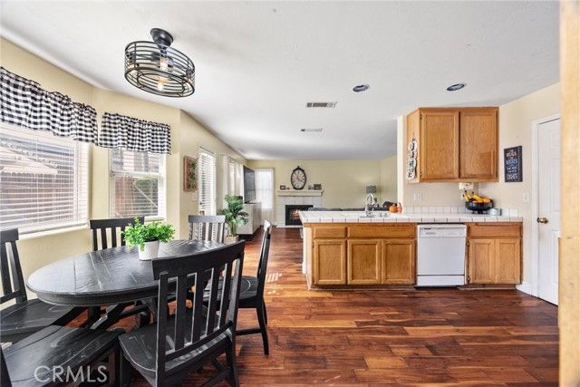 9711 Touchstone, Bakersfield, CA 93311