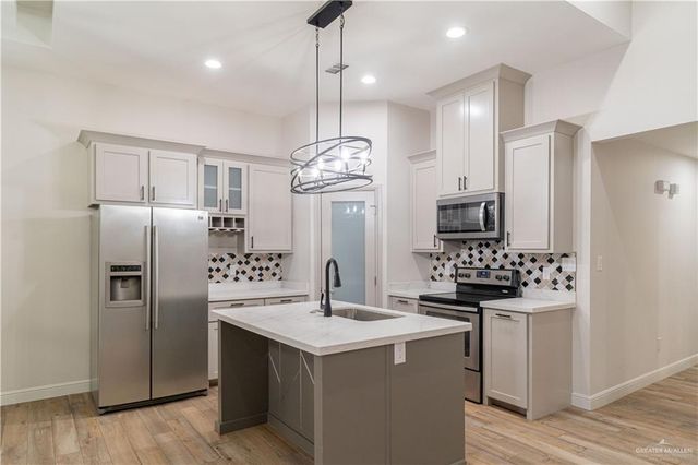 909 W Sycamore Avenue, Mission, TX 78573