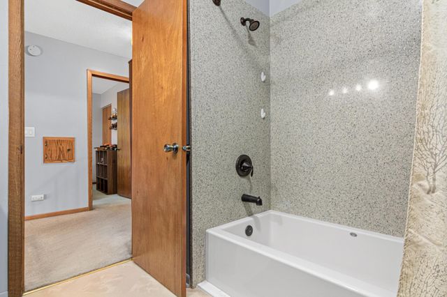 3772 Red Robin Lane, Eagan, MN 55122