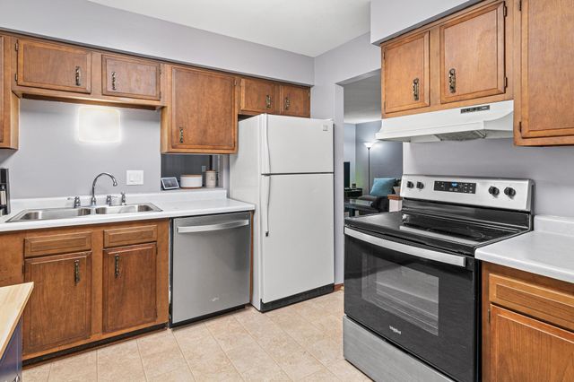 3772 Red Robin Lane, Eagan, MN 55122