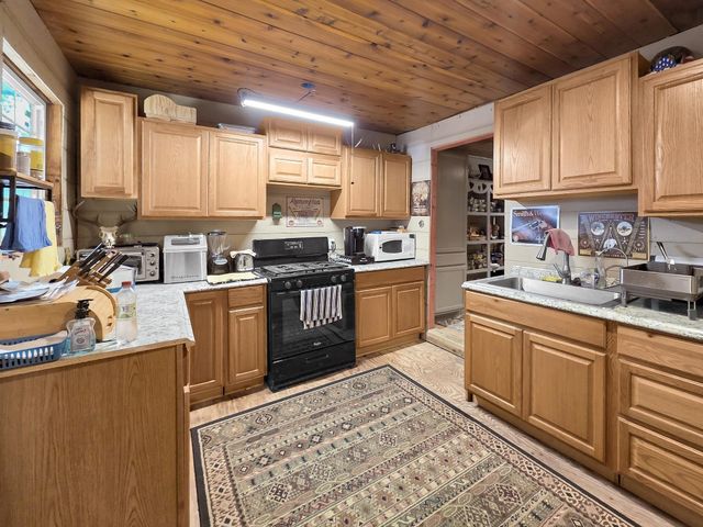 8323 County Road 292, Buffalo, TX 75831