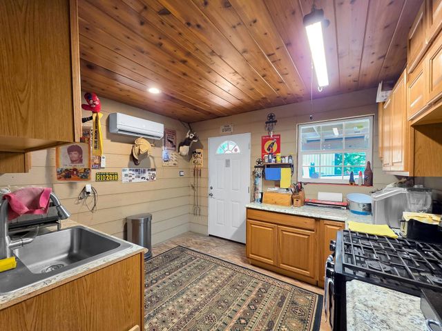 8323 County Road 292, Buffalo, TX 75831