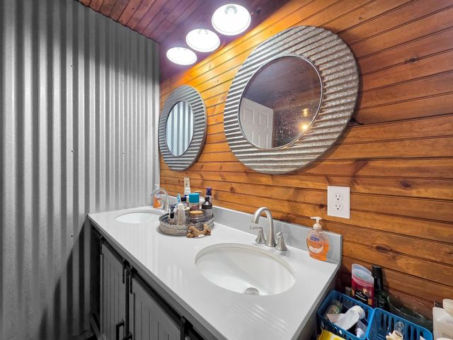 8323 County Road 292, Buffalo, TX 75831