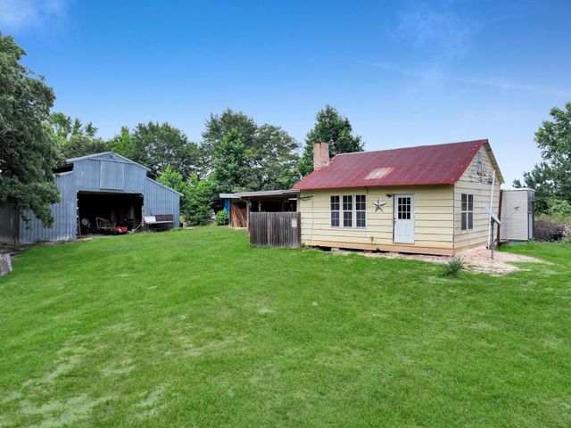 8323 County Road 292, Buffalo, TX 75831