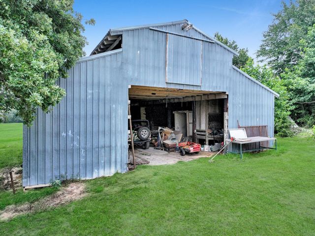 8323 County Road 292, Buffalo, TX 75831