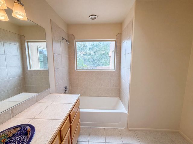 6605 Camino Rojo, Santa Fe, NM 87507