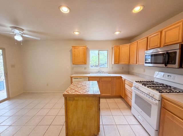 6605 Camino Rojo, Santa Fe, NM 87507