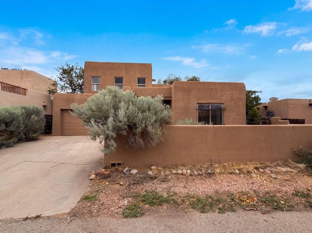 6605 Camino Rojo, Santa Fe, NM 87507
