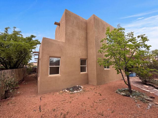 6605 Camino Rojo, Santa Fe, NM 87507