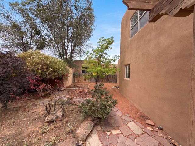6605 Camino Rojo, Santa Fe, NM 87507
