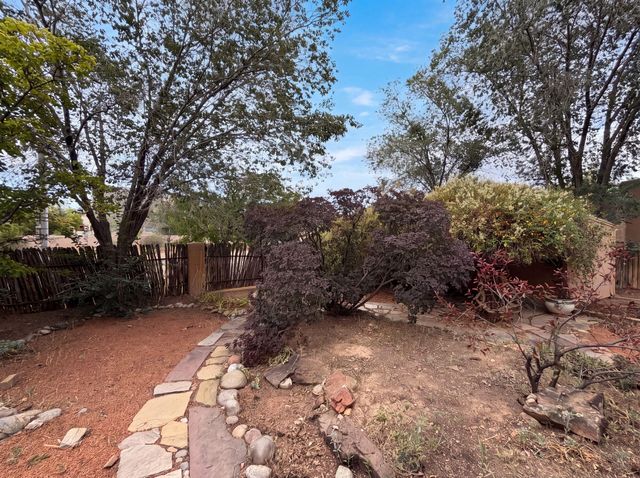 6605 Camino Rojo, Santa Fe, NM 87507