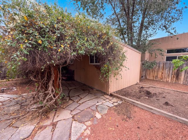 6605 Camino Rojo, Santa Fe, NM 87507