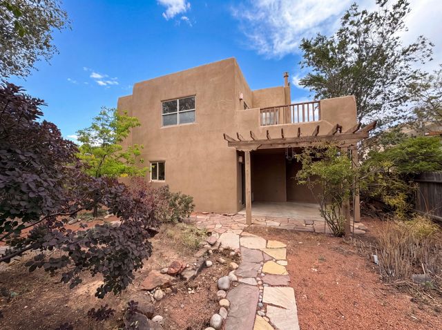 6605 Camino Rojo, Santa Fe, NM 87507
