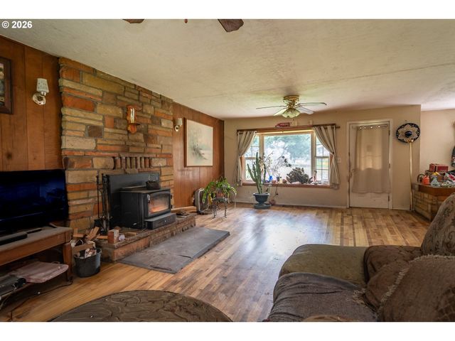 3161 GLENBROOK LOOP Rd, Riddle, OR 97469