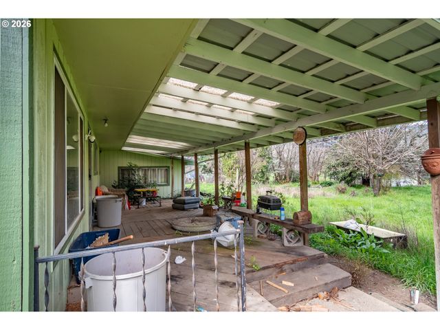 3161 GLENBROOK LOOP Rd, Riddle, OR 97469