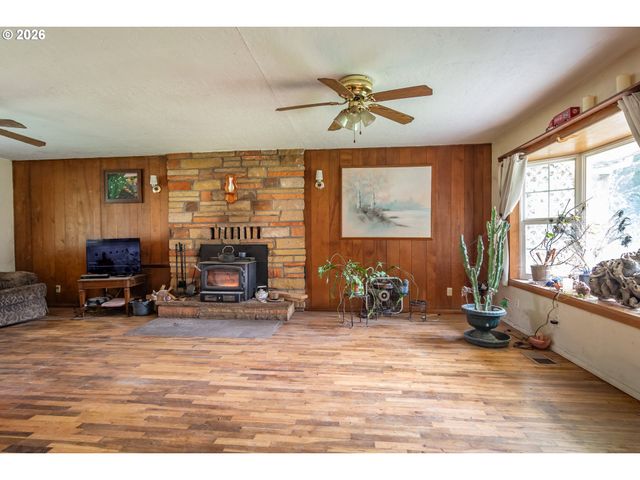 3161 GLENBROOK LOOP Rd, Riddle, OR 97469