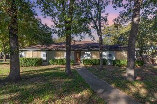 210 Oak Forest Trail, Euless, TX 76039