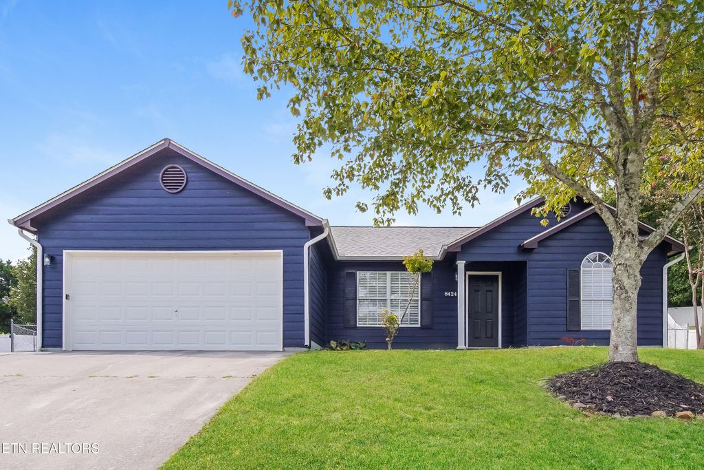 8424 Gardenside Lane, Powell, TN 37849