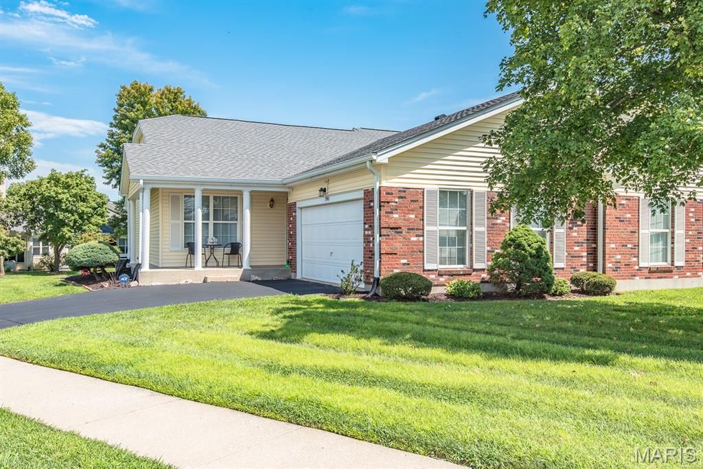 3940 Grand National Drive, Florissant, MO 63034