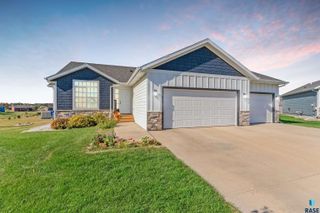 5616 W Holbrook Cir Circle, Sioux Falls, SD 57107
