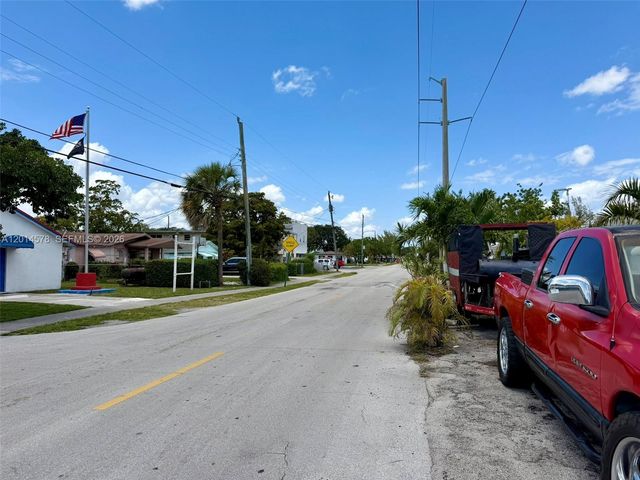 141 SW 2nd St, Deerfield Beach, FL 33441