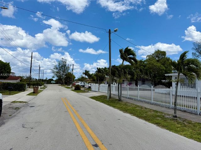 141 SW 2nd St, Deerfield Beach, FL 33441