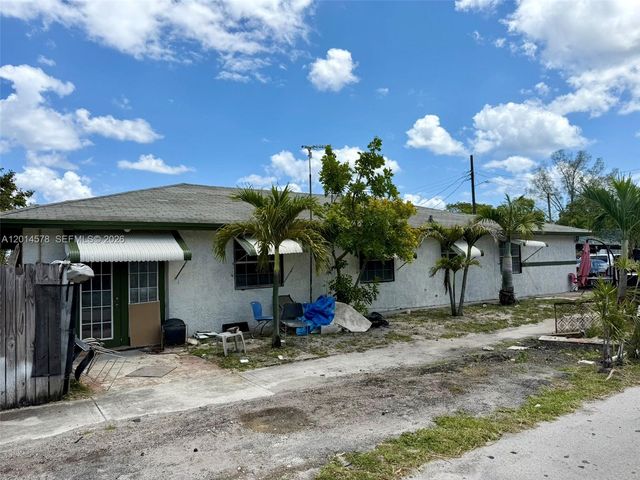 141 SW 2nd St, Deerfield Beach, FL 33441