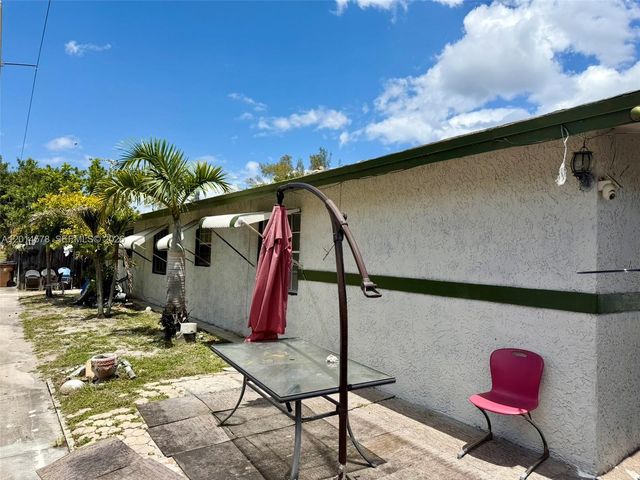 141 SW 2nd St, Deerfield Beach, FL 33441