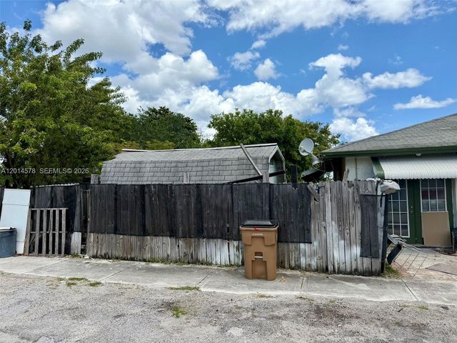 141 SW 2nd St, Deerfield Beach, FL 33441