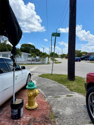 141 SW 2nd St, Deerfield Beach, FL 33441