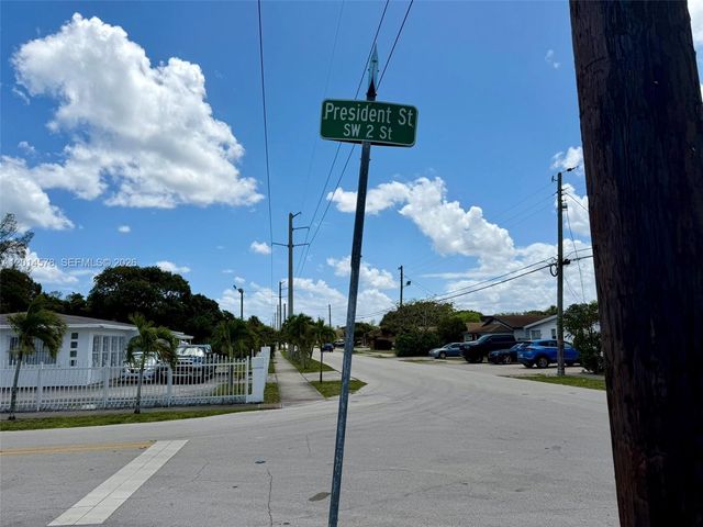 141 SW 2nd St, Deerfield Beach, FL 33441