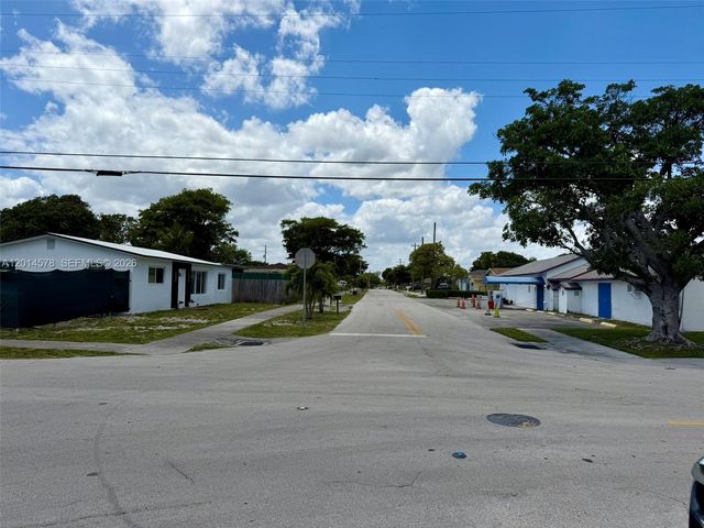 141 SW 2nd St, Deerfield Beach, FL 33441