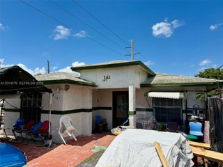141 SW 2nd St, Deerfield Beach, FL 33441