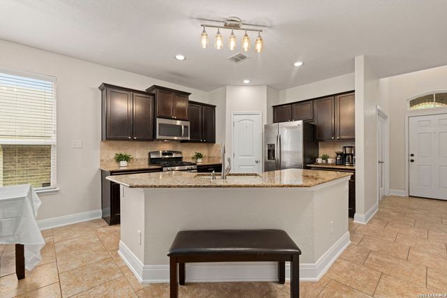 6111 Big Bend Cove, San Antonio, TX 78253